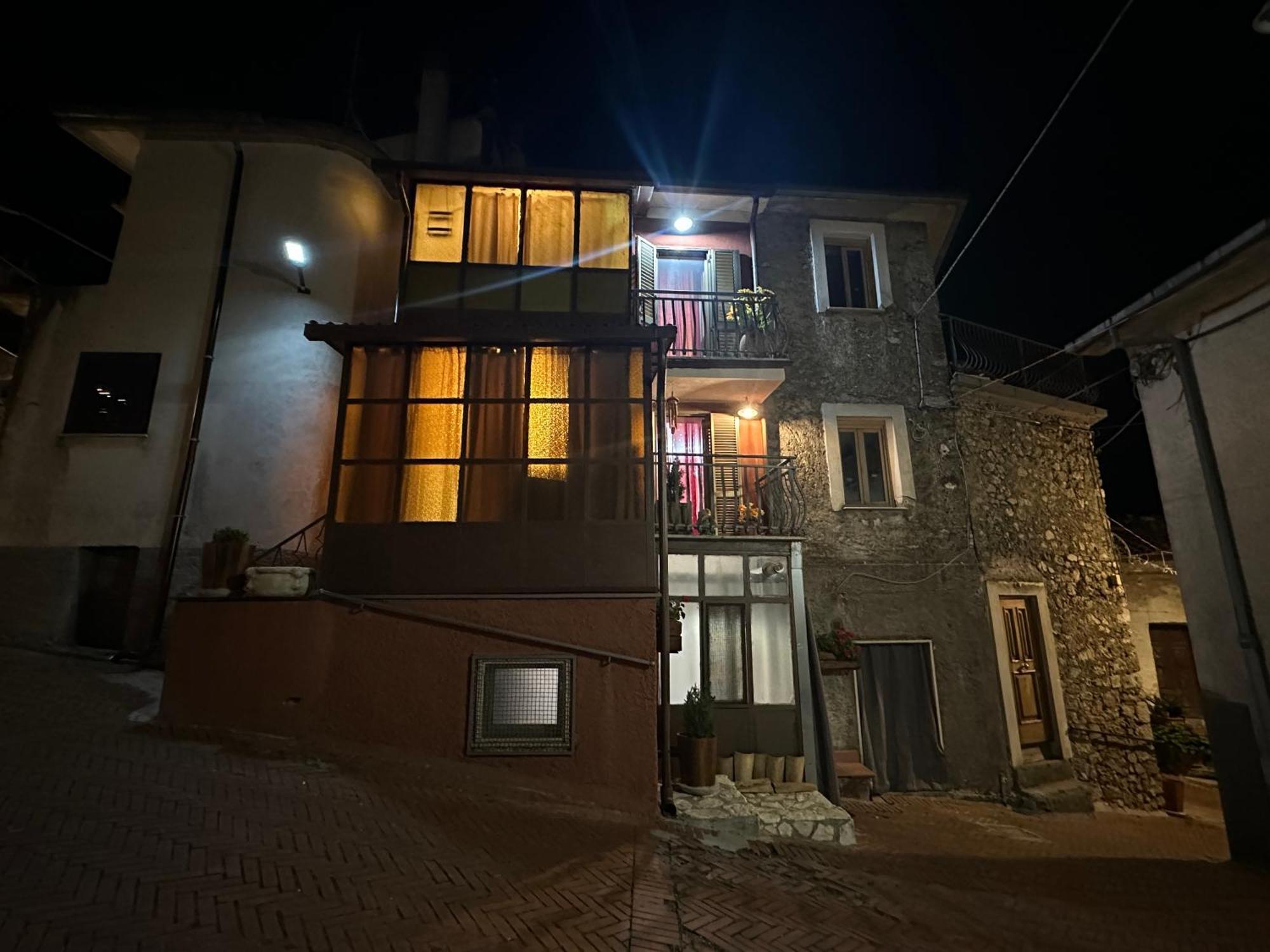 Mariella Vernile Civitella Roveto Esterno foto
