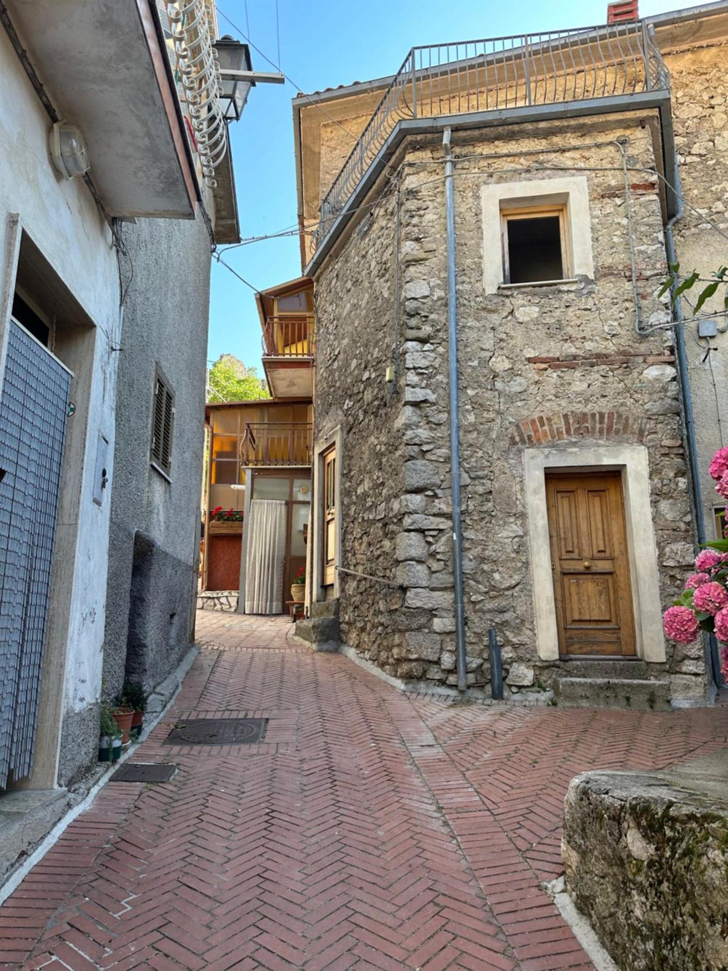 Mariella Vernile Civitella Roveto Esterno foto