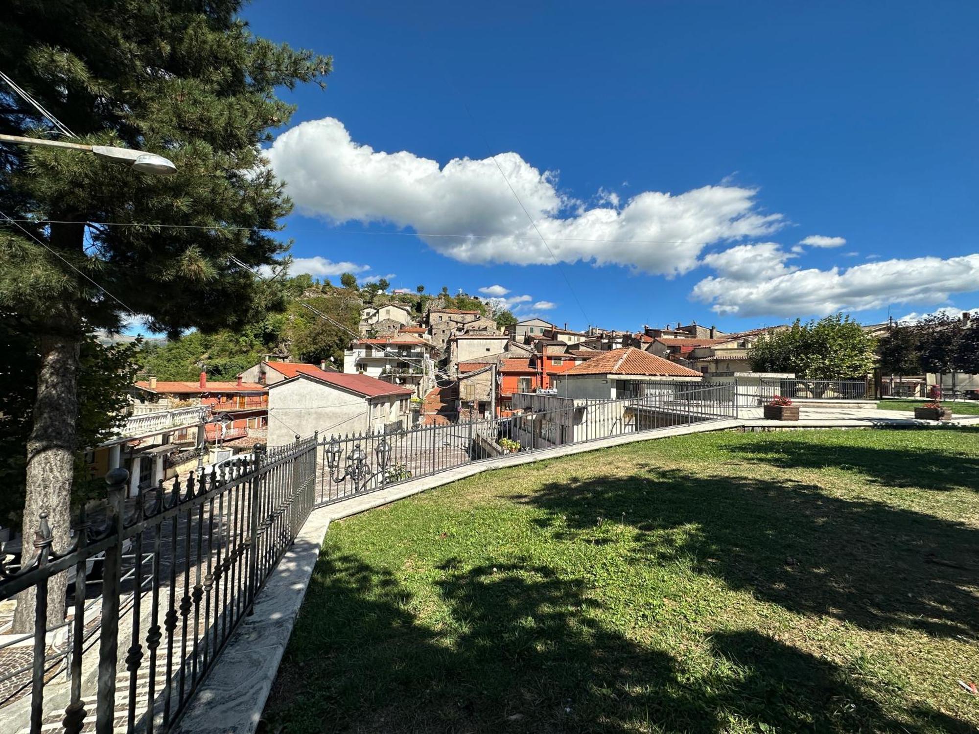 Mariella Vernile Civitella Roveto Esterno foto